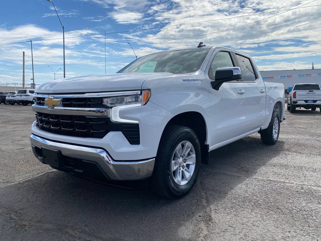 Used 2025 Chevrolet Silverado 1500 LT RWD image 2