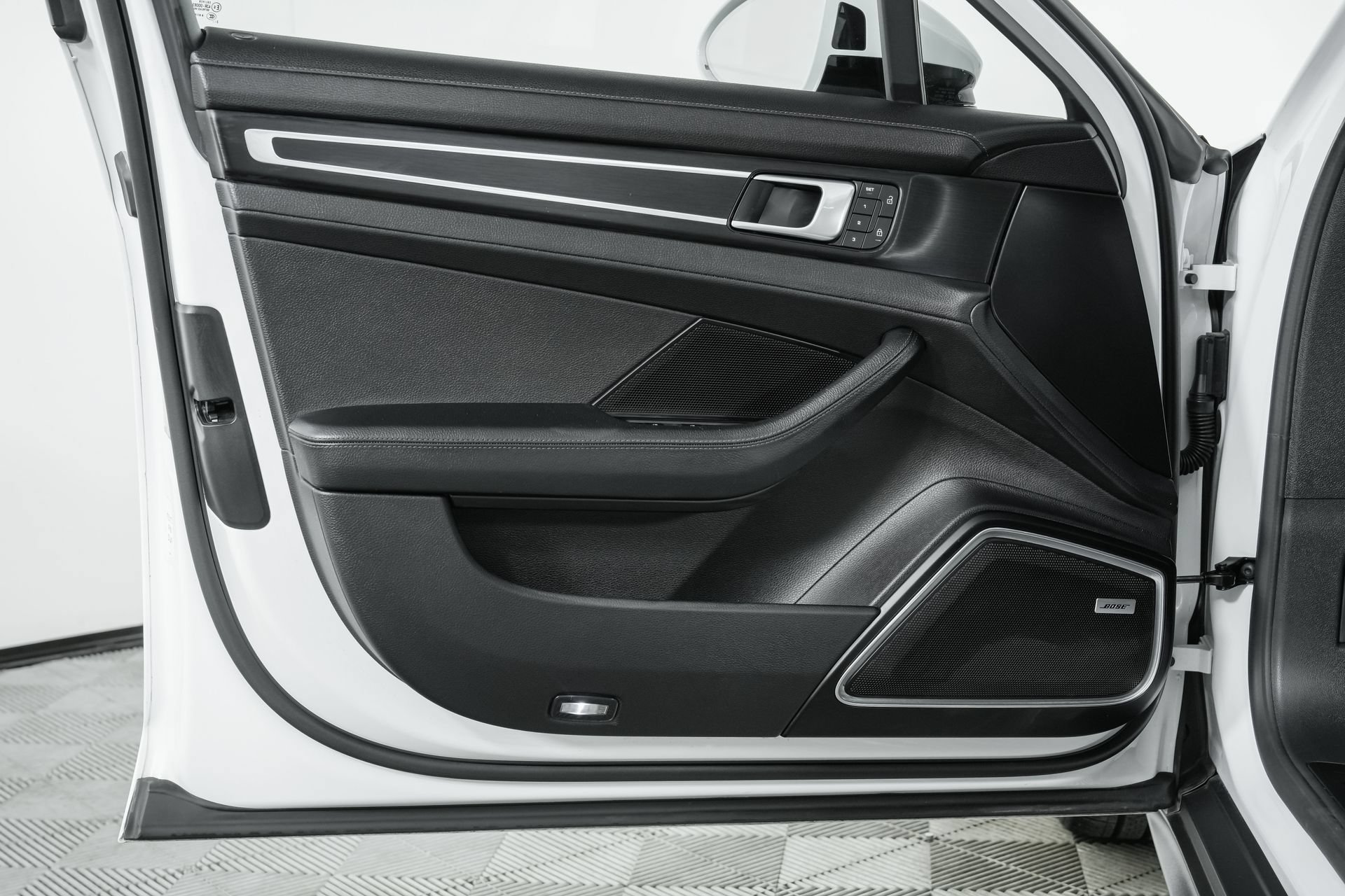 Used 2023 Porsche Panamera Platinum Edition RWD image 82