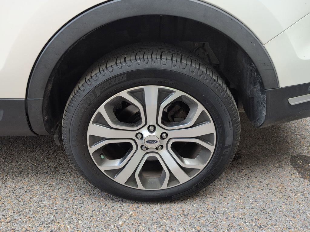 Used 2018 Ford Explorer Platinum image 10