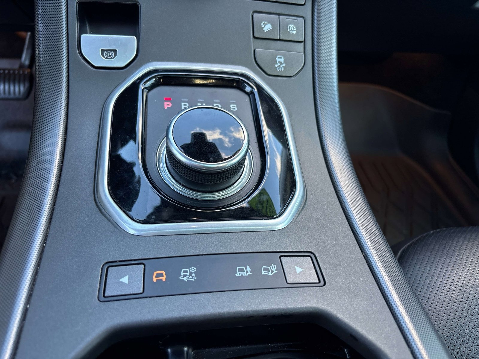 Used 2018 Land Rover Range Rover Evoque image 26