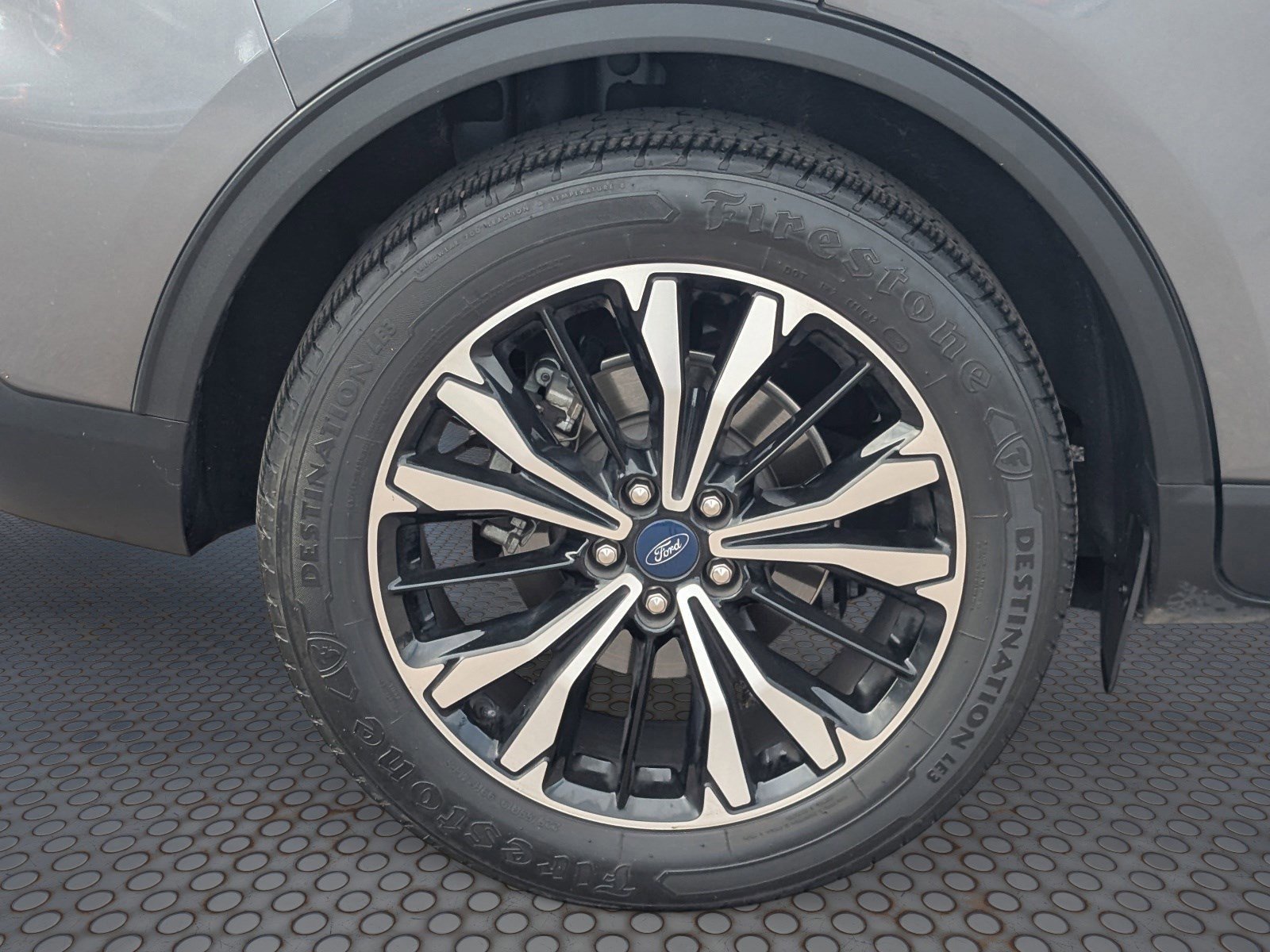 Used 2022 Ford Escape SE w/ SE Sport Appearance Package image 10