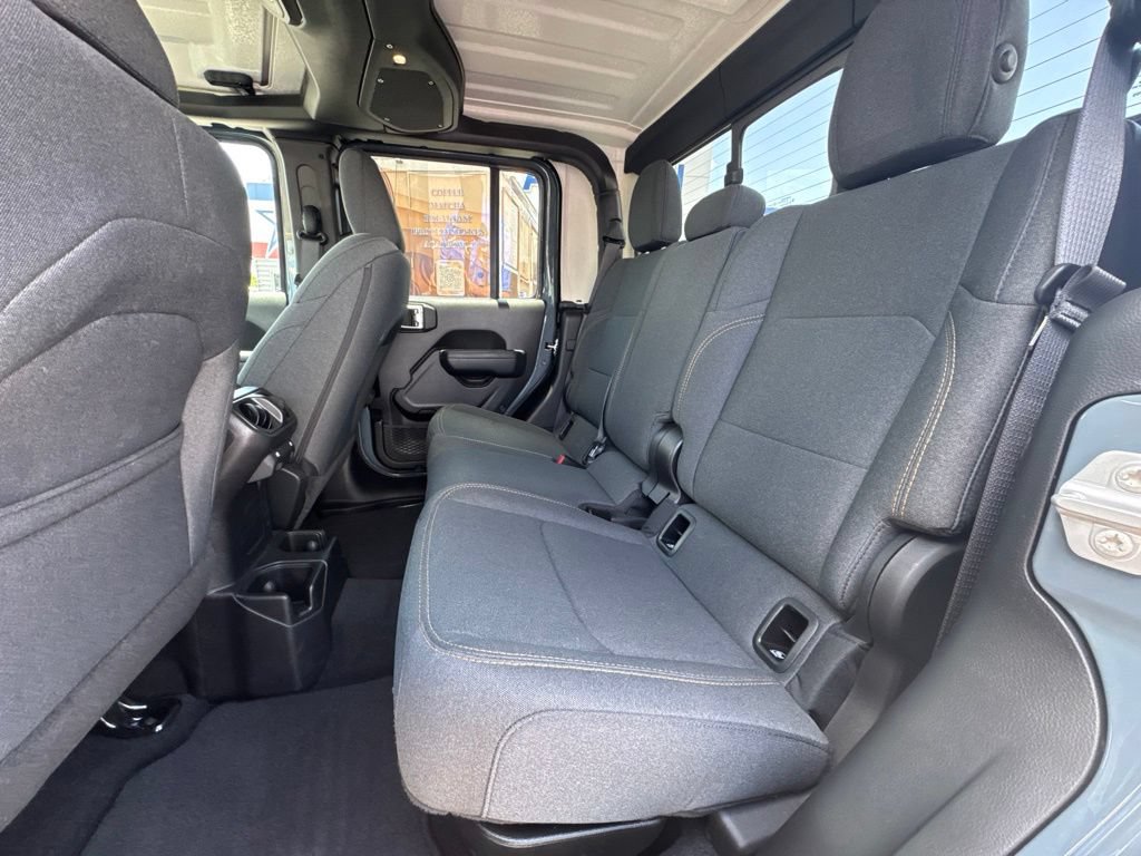Used 2025 Jeep Gladiator Sport AWD/4WD image 17