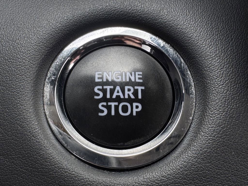 Used 2023 Toyota Highlander Limited image 20