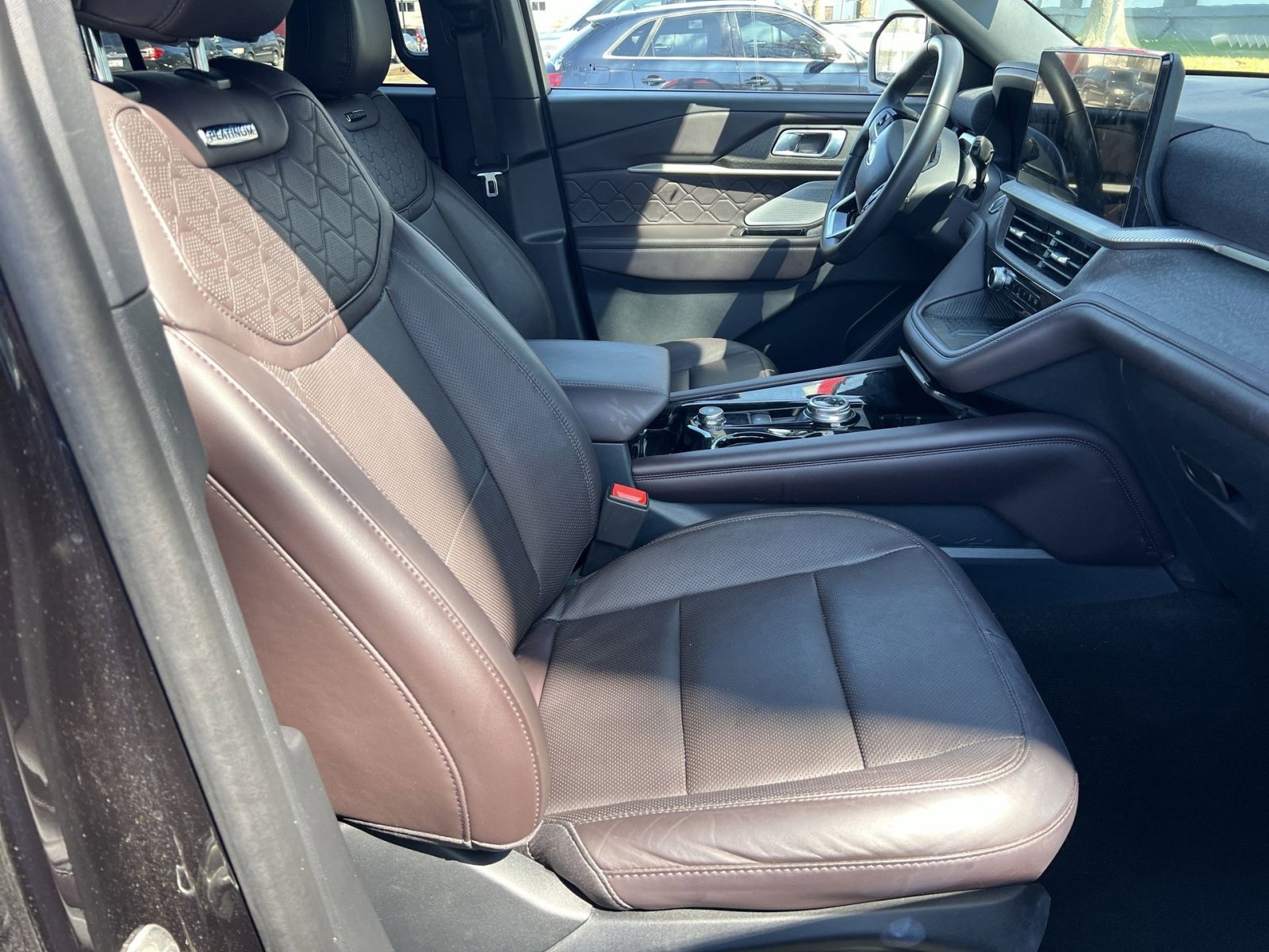 Used 2025 Ford Explorer Platinum w/ LUX Leather Package image 26