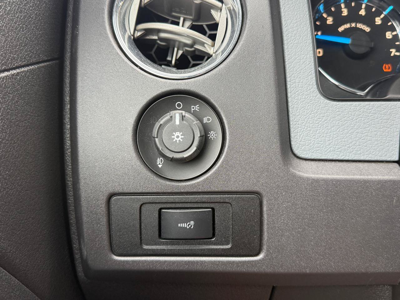 Used 2013 Ford F150 XLT w/ Luxury Equipment Group AWD/4WD image 18