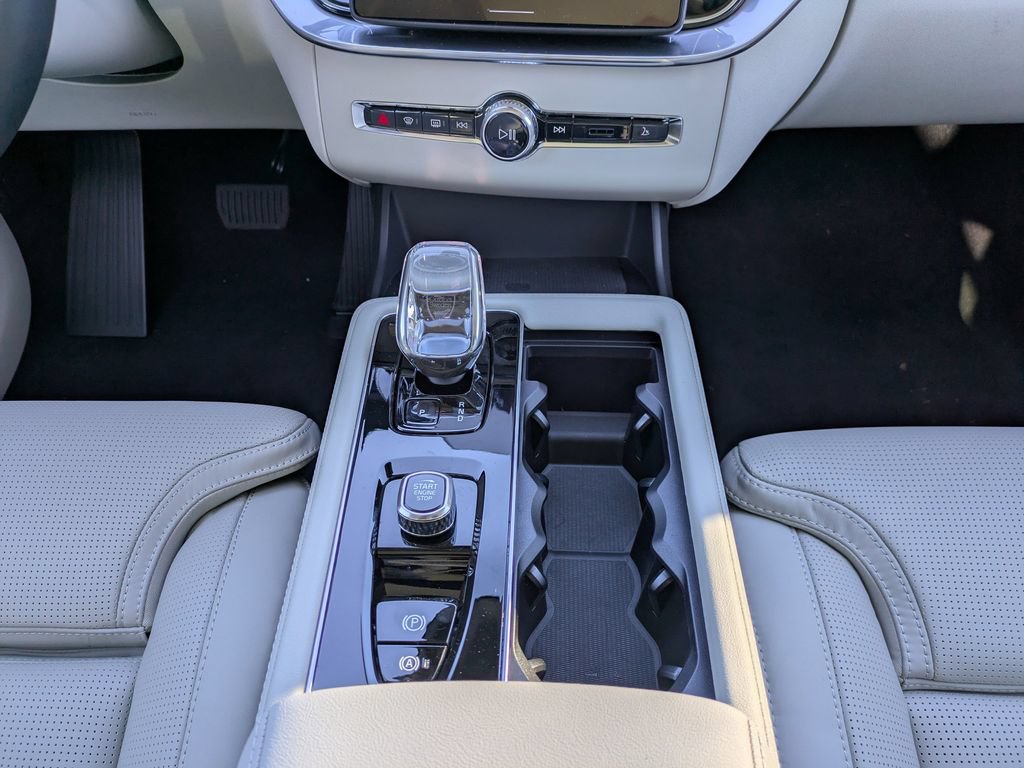 New 2026 Volvo XC90 T8 Ultra w/ Protection Package Premier AWD/4WD image 19