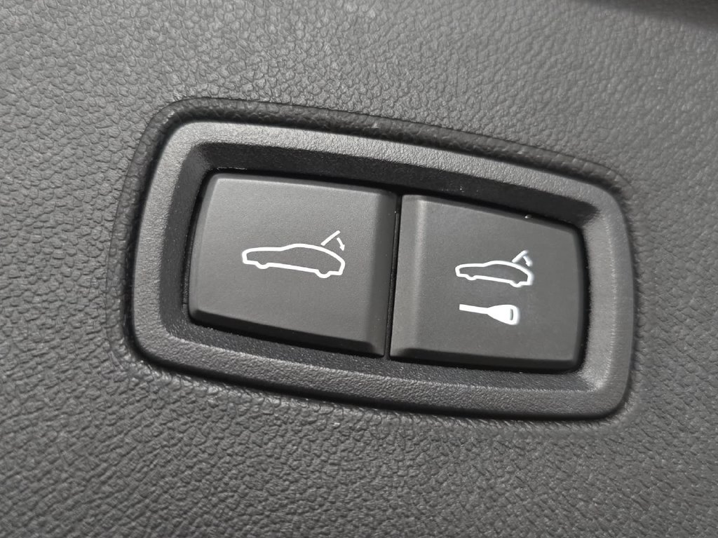 Certified 2024 Porsche Cayenne AWD/4WD image 30