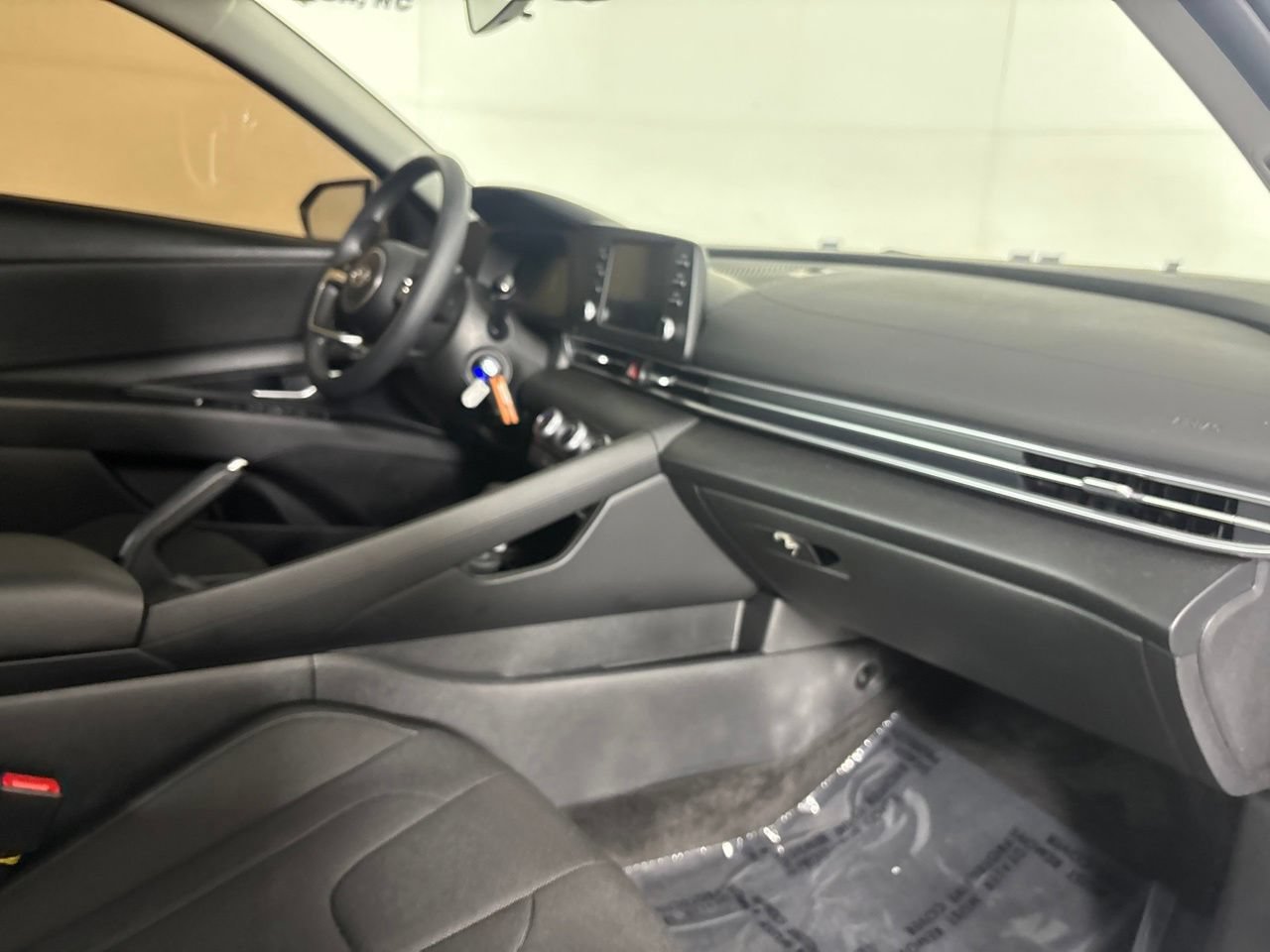 Used 2026 Hyundai Elantra SE FWD image 31