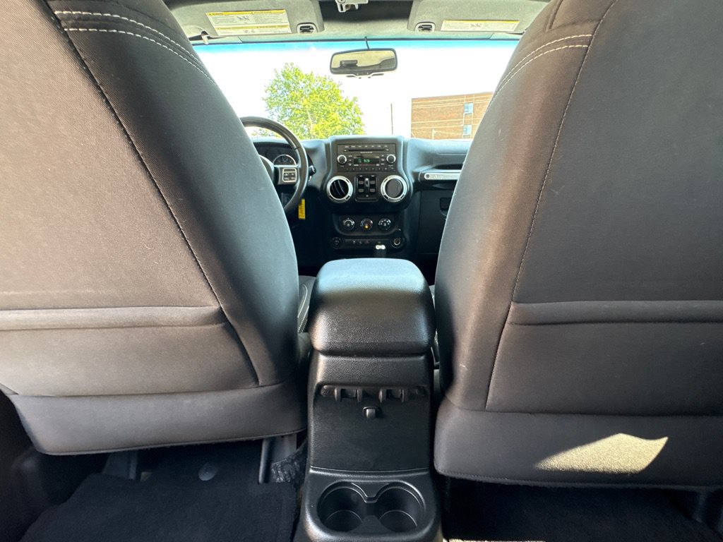 Used 2018 Jeep Wrangler Unlimited Sahara AWD/4WD image 13