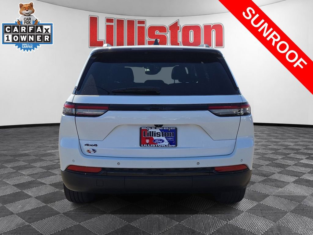 Used 2023 Jeep Grand Cherokee Altitude AWD/4WD image 5
