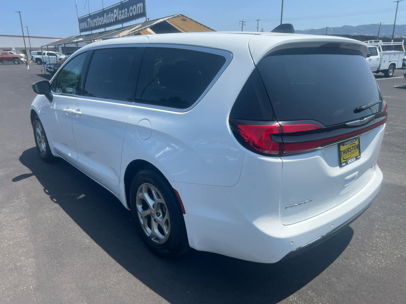 Used 2024 Chrysler Pacifica Limited image 8