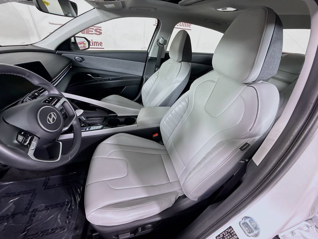 Certified 2025 Hyundai Elantra Limited FWD image 28