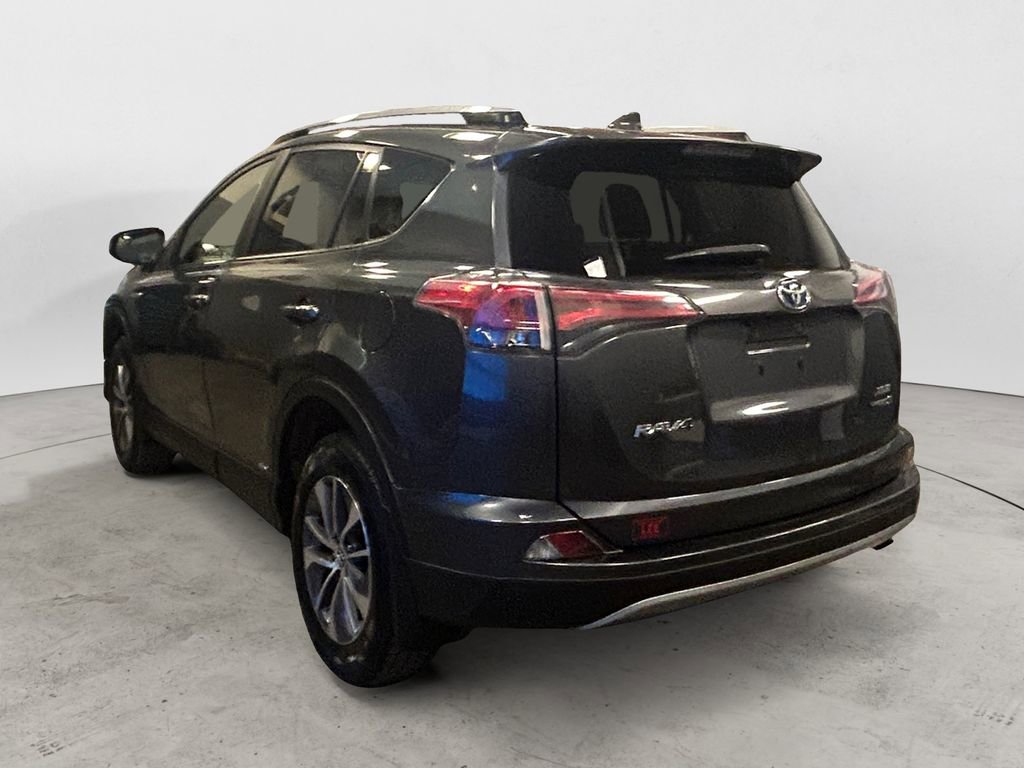Used 2018 Toyota RAV4 XLE AWD/4WD image 3