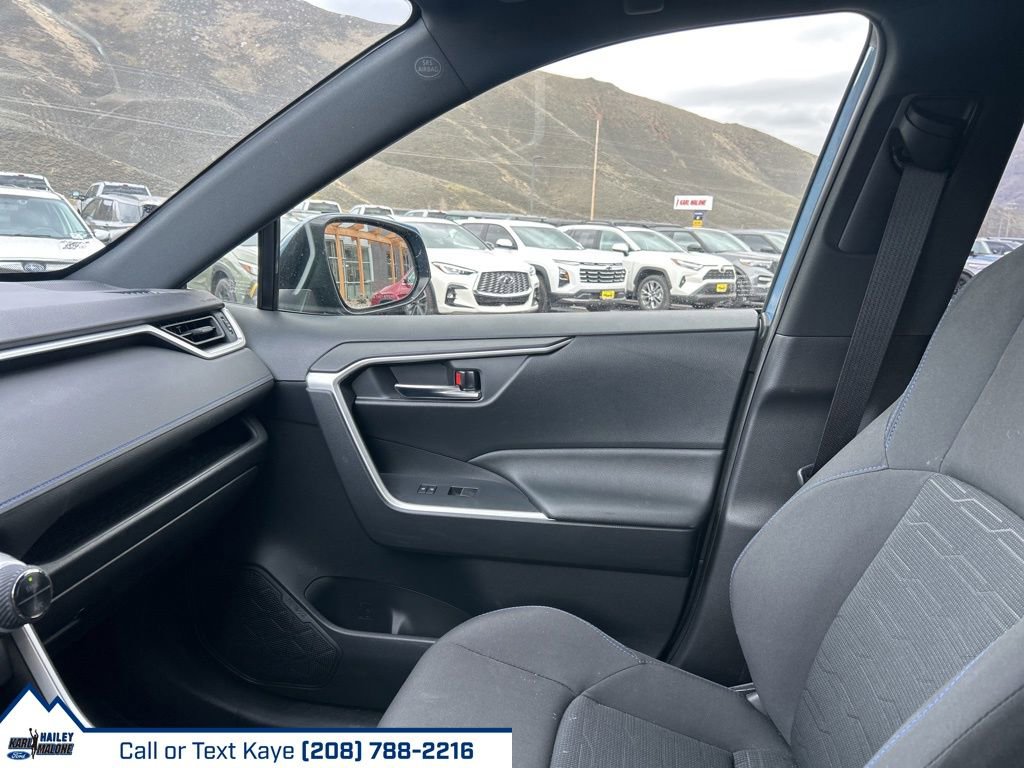 Used 2023 Toyota RAV4 SE w/ Convenience Package image 36