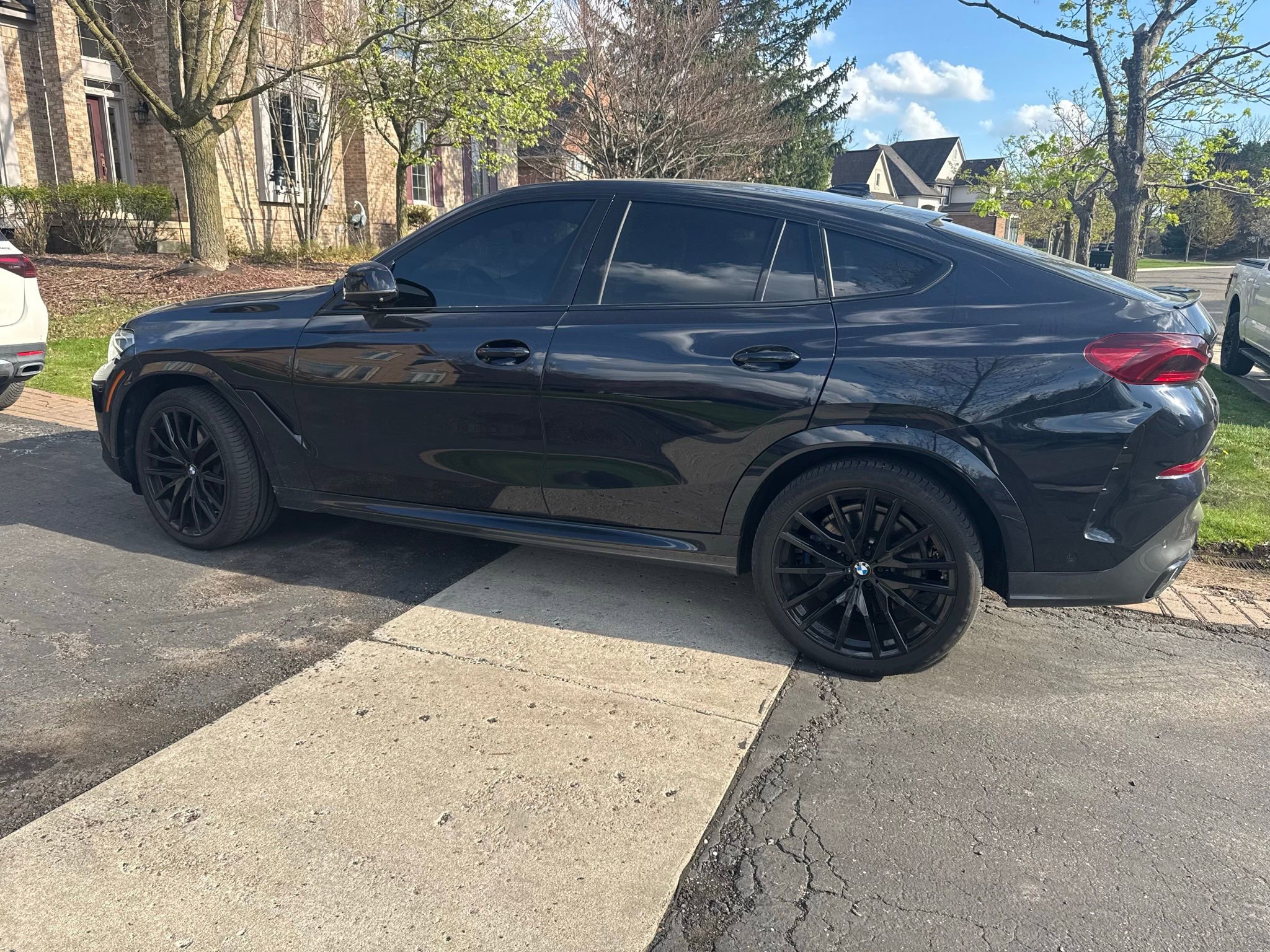Used 2022 BMW X6 M50i w/ Executive Package AWD/4WD image 2