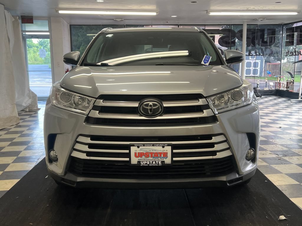 Used 2018 Toyota Highlander XLE AWD/4WD image 2