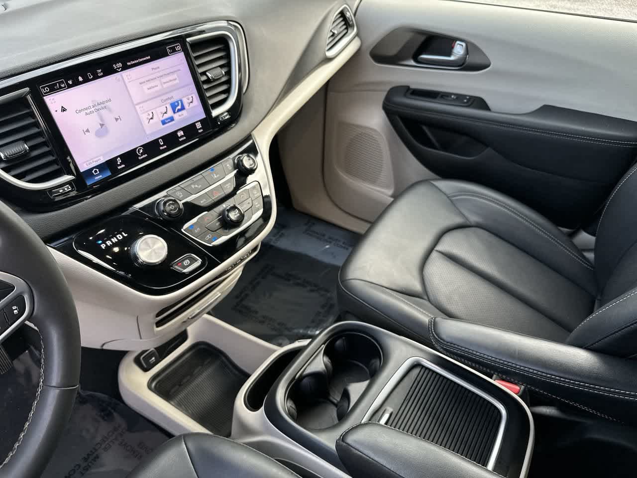 Certified 2024 Chrysler Pacifica Touring-L FWD image 23