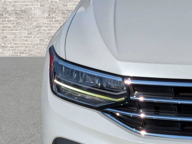 Certified 2023 Volkswagen Tiguan SE w/ Panoramic Sunroof Package FWD image 10