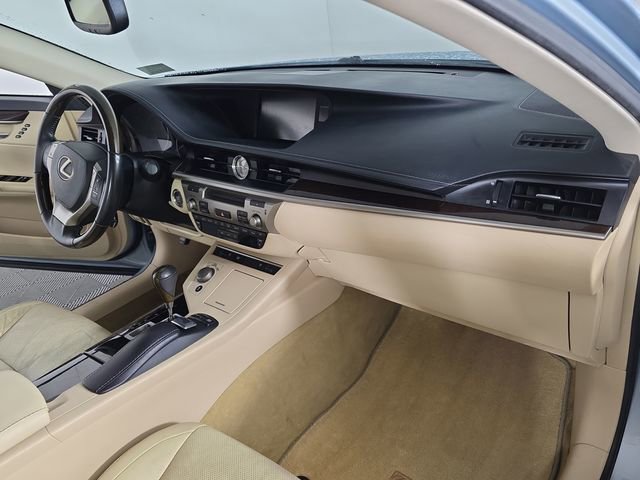 Used 2014 Lexus ES 350 w/ Luxury Package FWD image 19