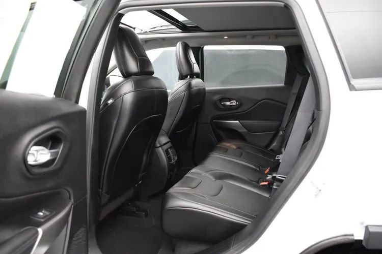 Used 2022 Jeep Cherokee Limited AWD/4WD image 15