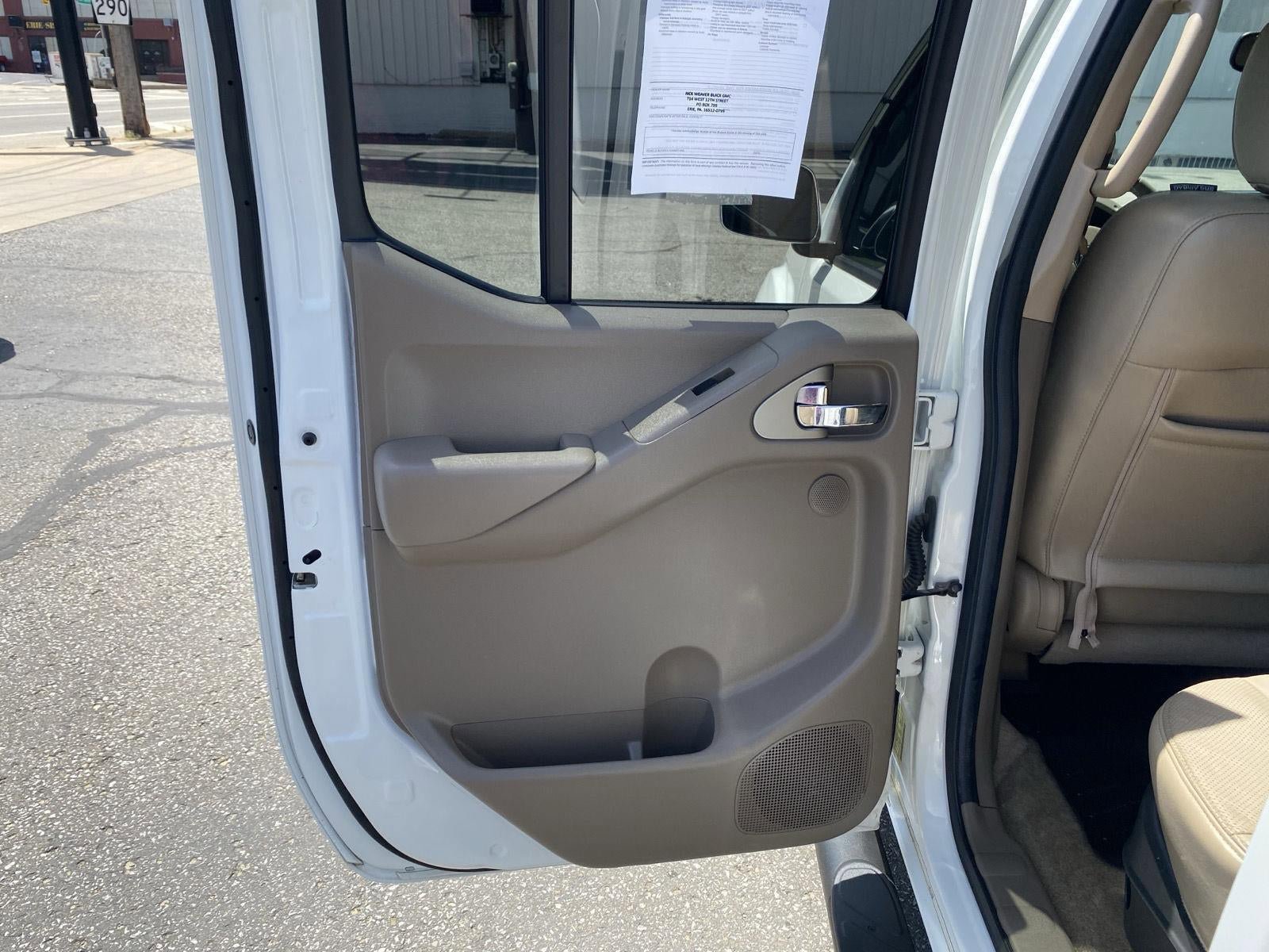 Used 2013 Nissan Frontier SL w/ Moonroof Pkg AWD/4WD image 25