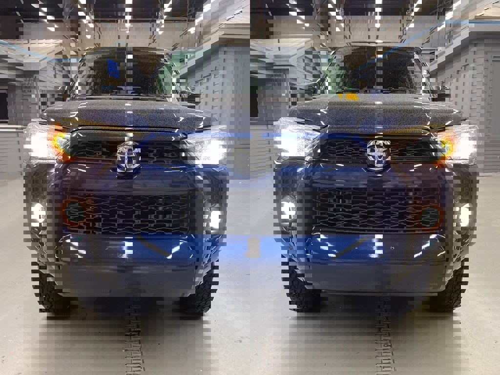 Used 2014 Toyota 4Runner image 2