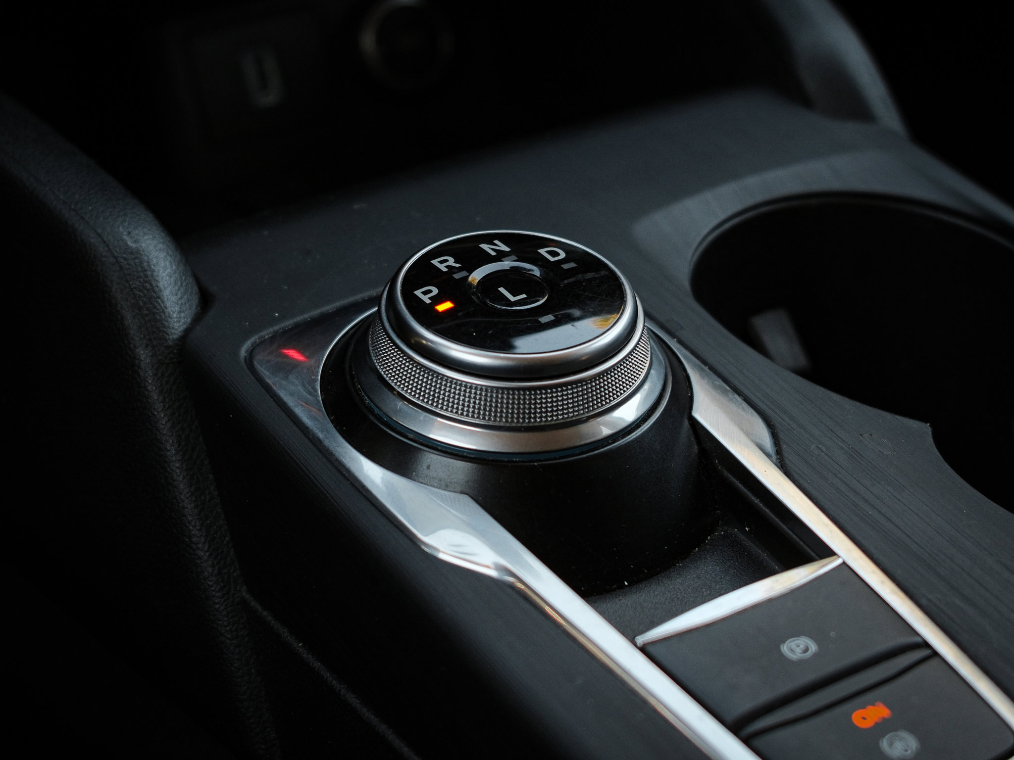 Used 2020 Ford Escape SE image 28