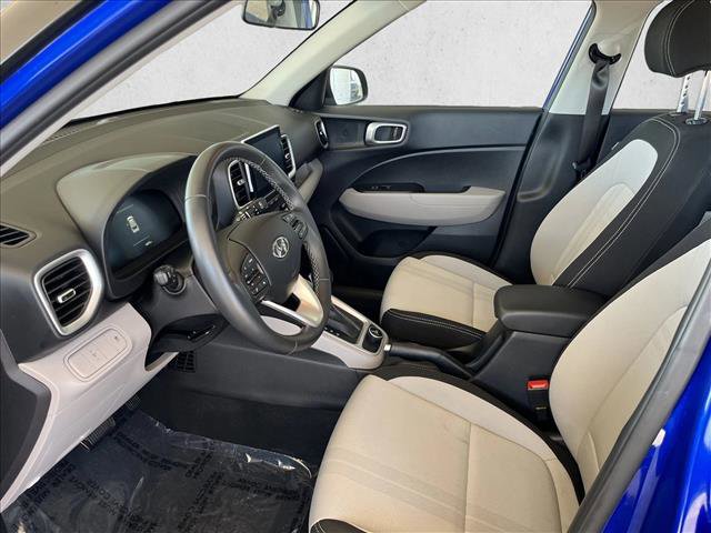 Used 2025 Hyundai Venue SEL image 9