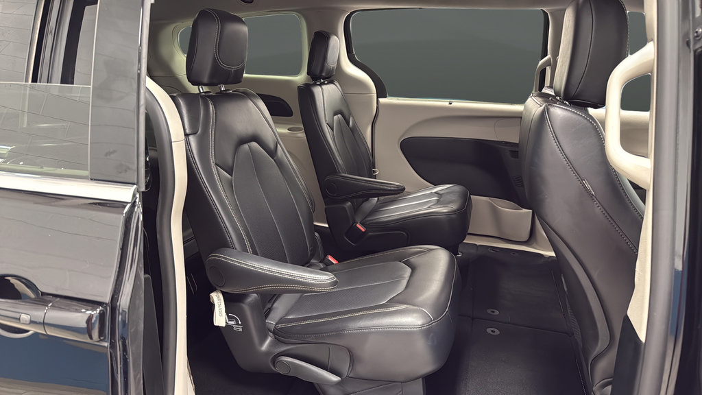 Used 2024 Chrysler Pacifica Touring-L FWD image 25