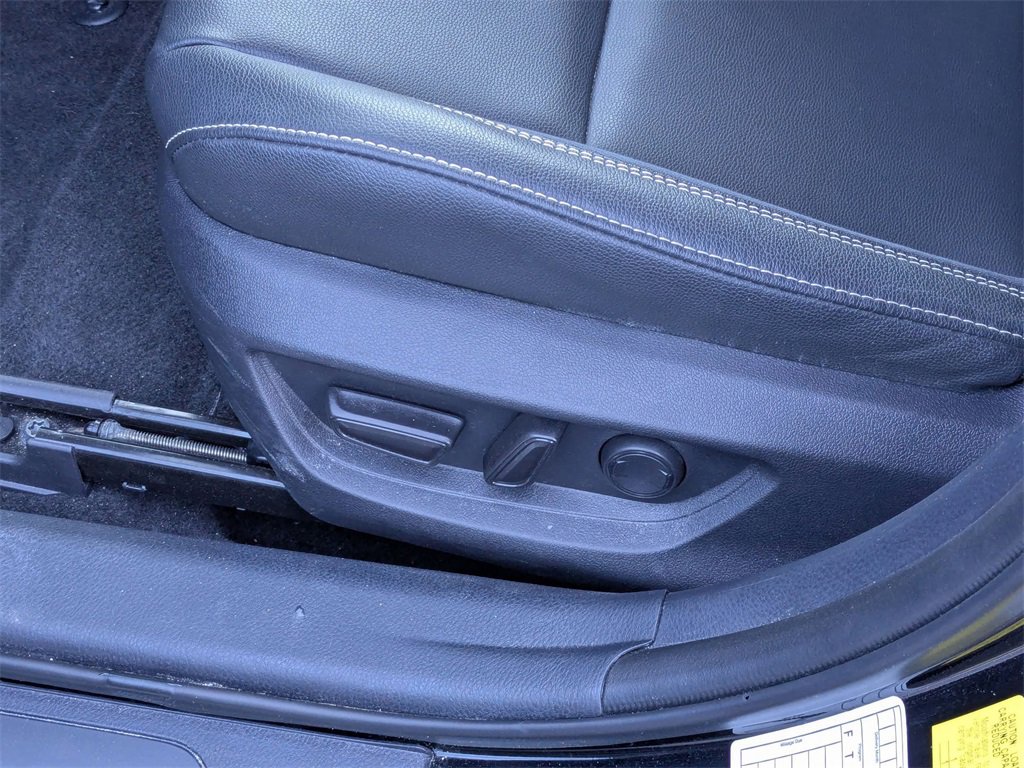 Used 2025 Toyota Camry SE image 16