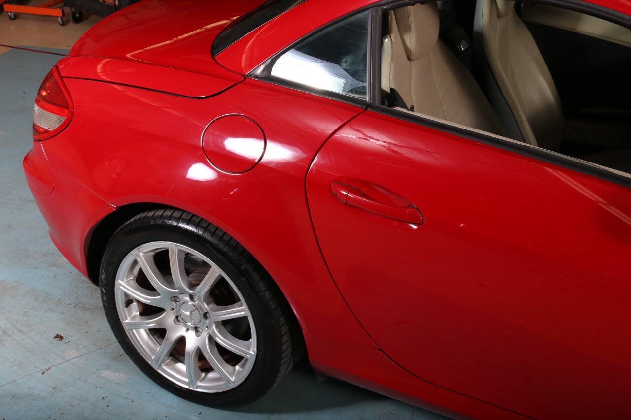 Used 2005 Mercedes-Benz SLK 350 w/ Entertainment Pkg image 19