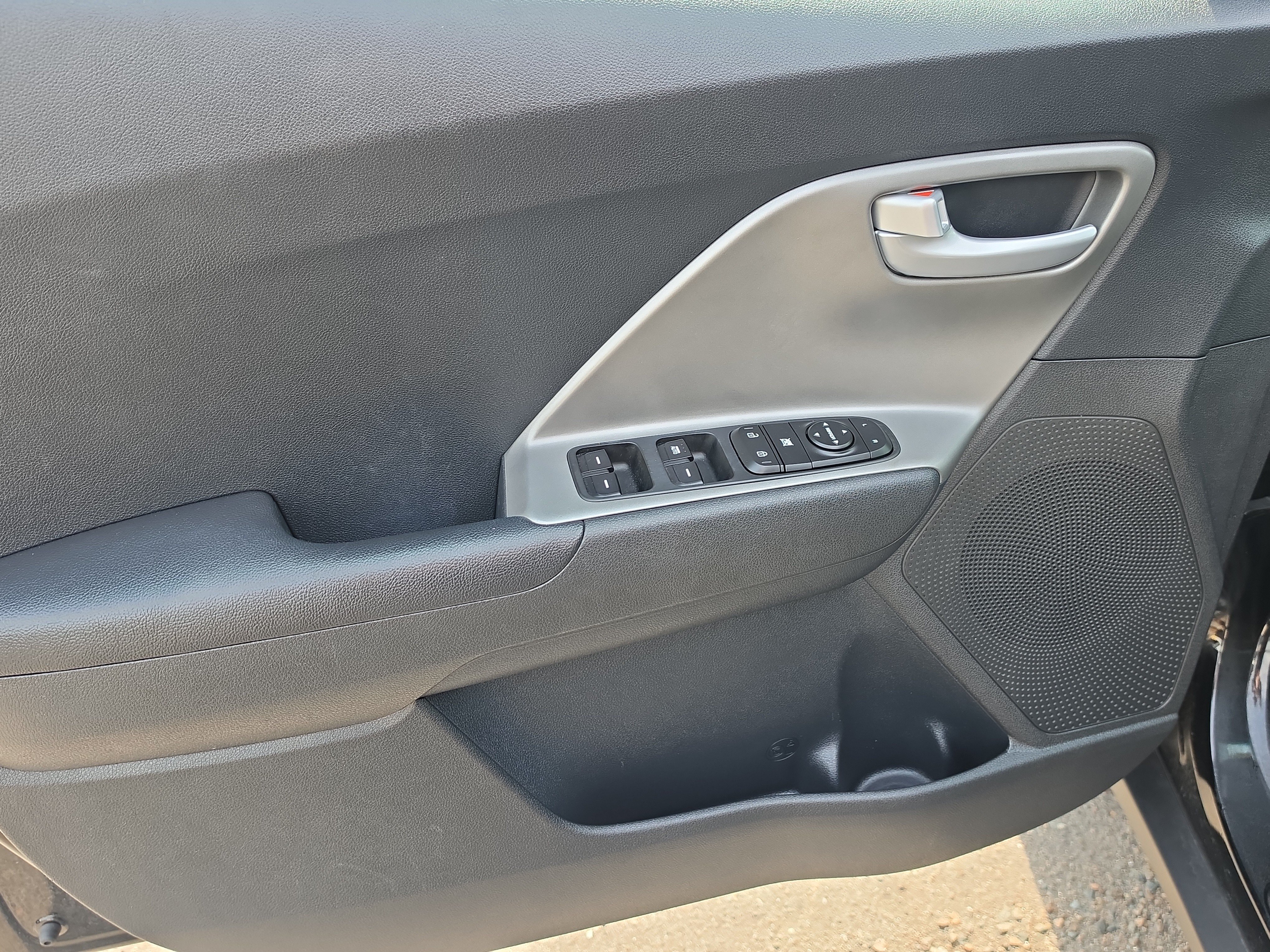 Certified 2022 Kia Niro LX FWD image 17