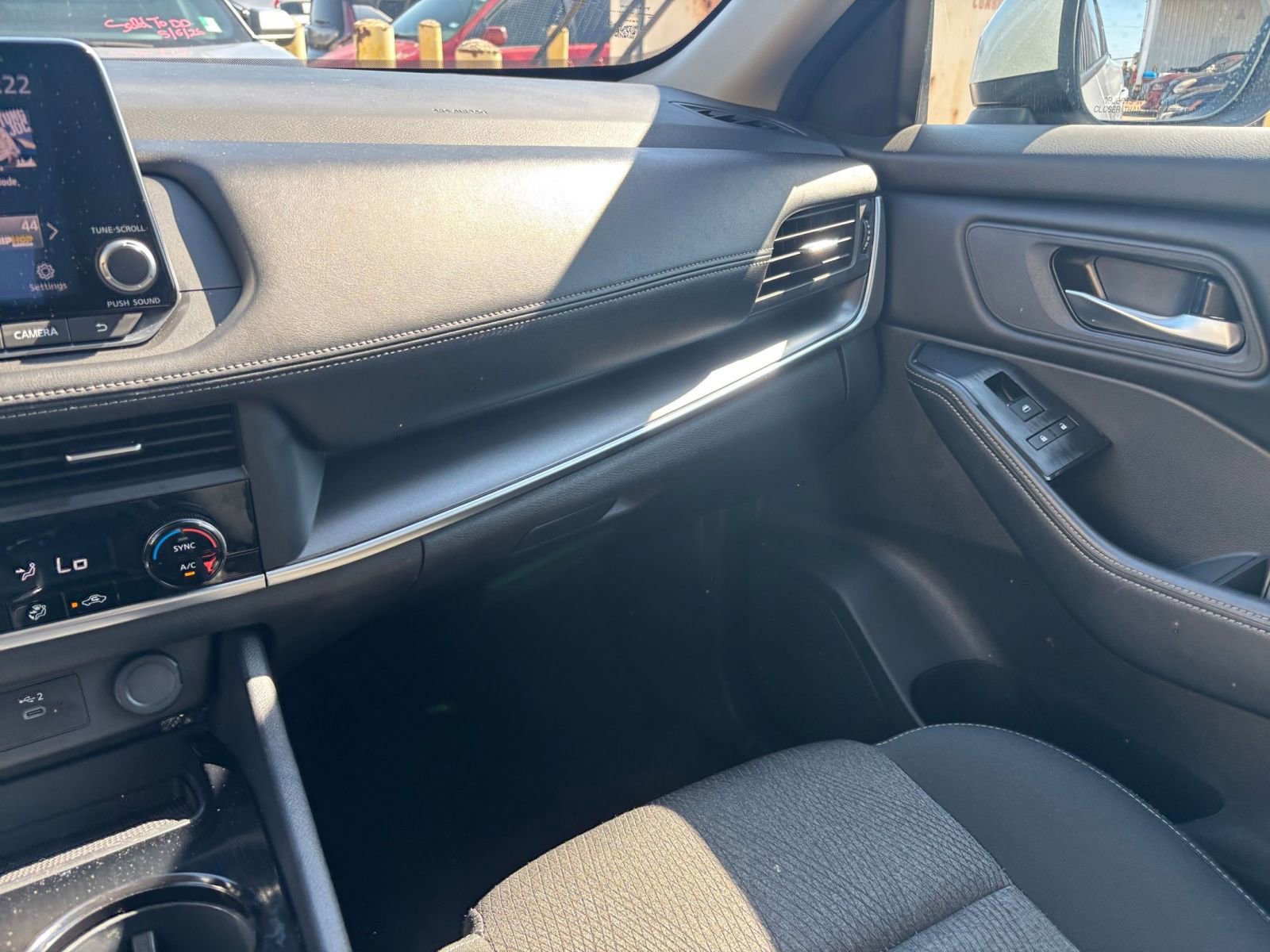 Used 2025 Nissan Rogue SV AWD/4WD image 37