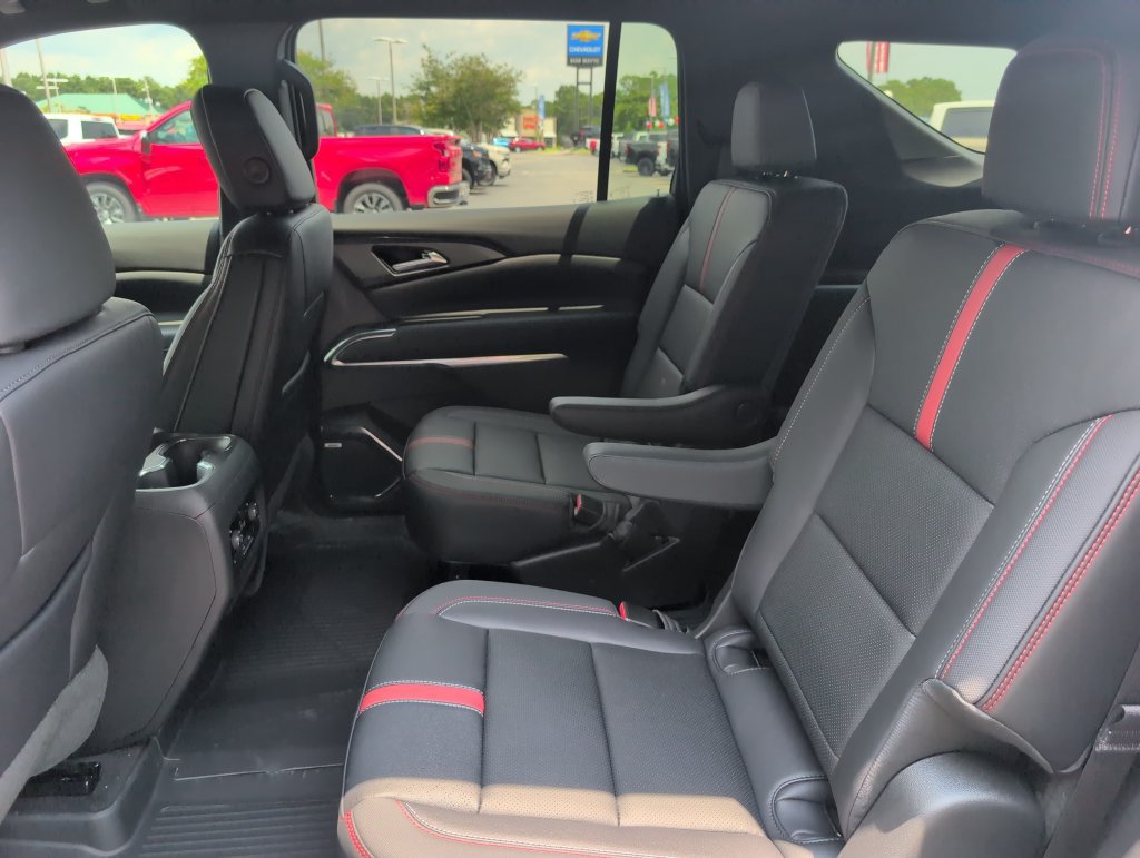 New 2026 Chevrolet Traverse RS w/ LPO, Floor Liner Package FWD image 32