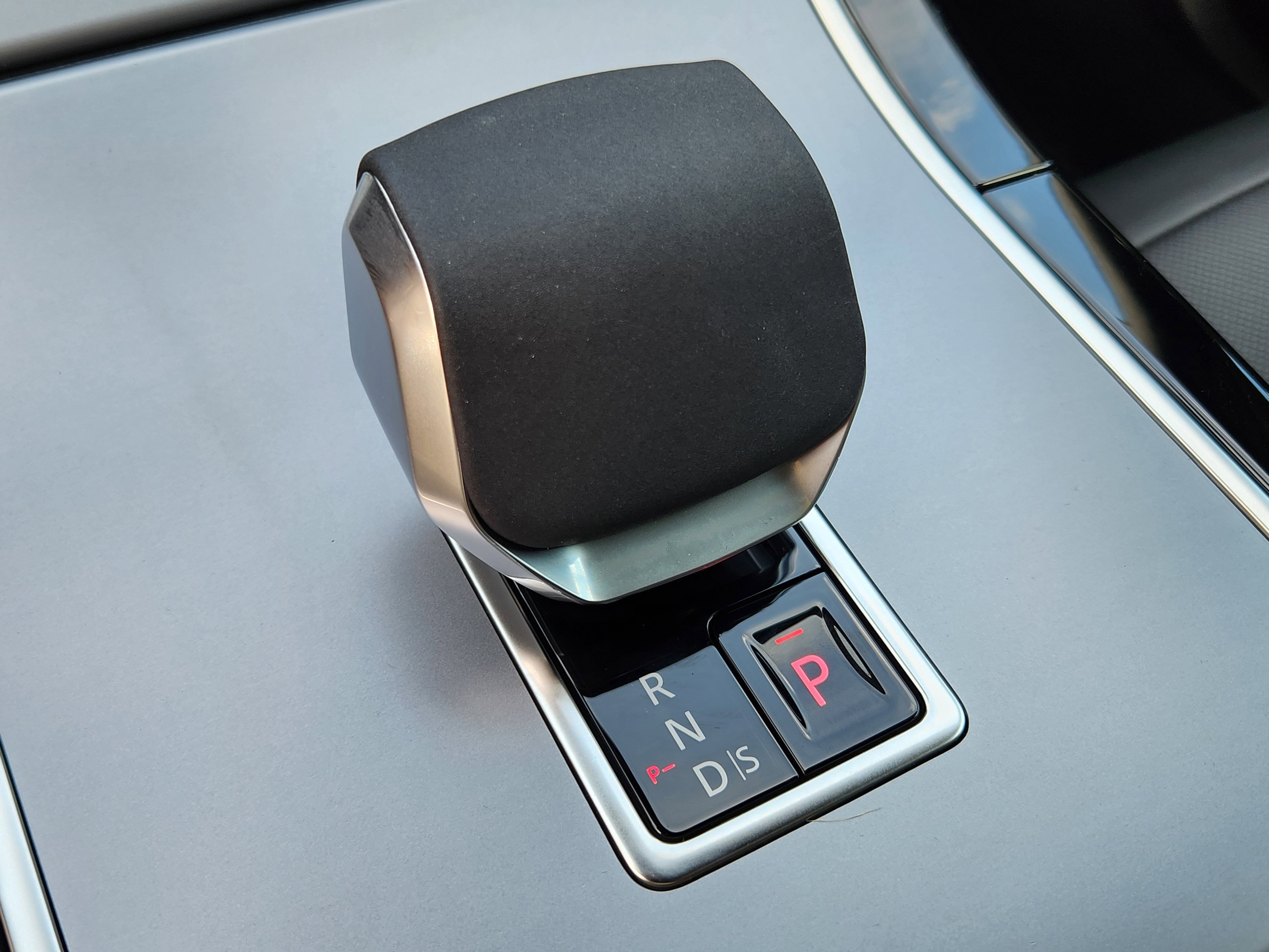 Certified 2025 Land Rover Range Rover Evoque S image 21