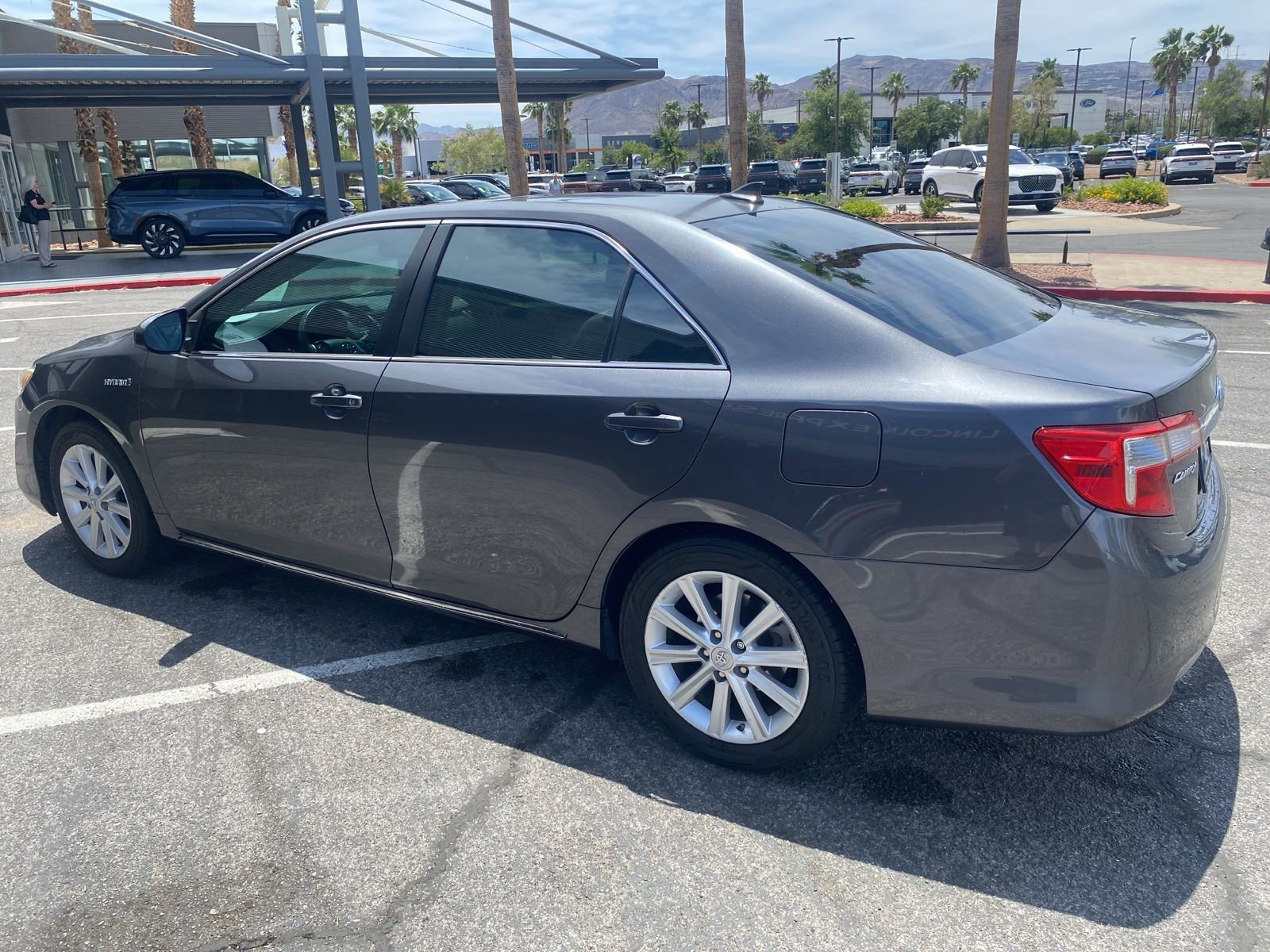 Used 2012 Toyota Camry XLE w/ Leather Pkg FWD image 7