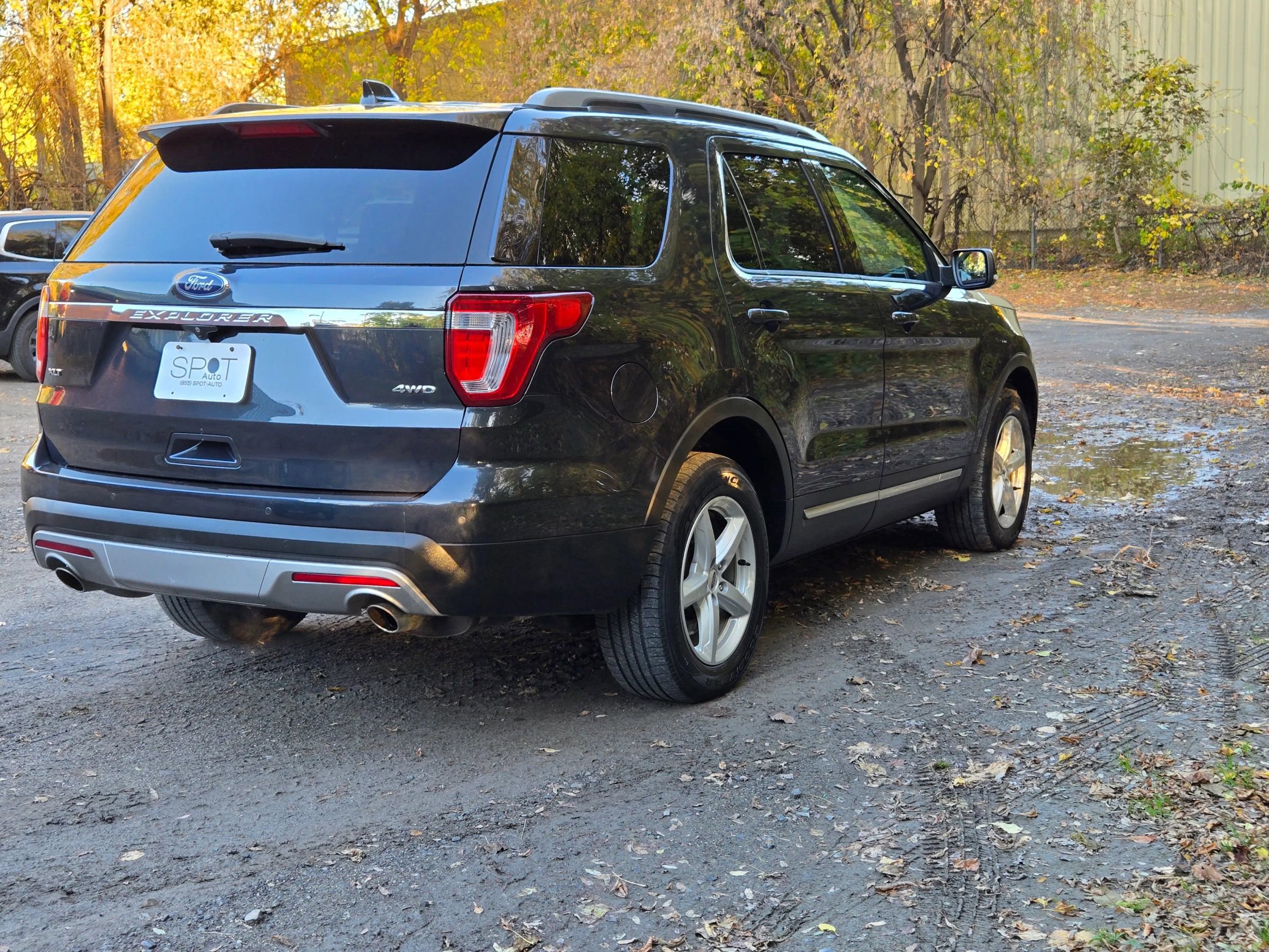 Used 2017 Ford Explorer XLT w/ Equipment Group 202A image 7