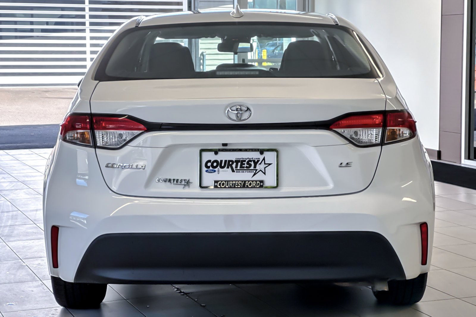 Used 2025 Toyota Corolla LE FWD image 5