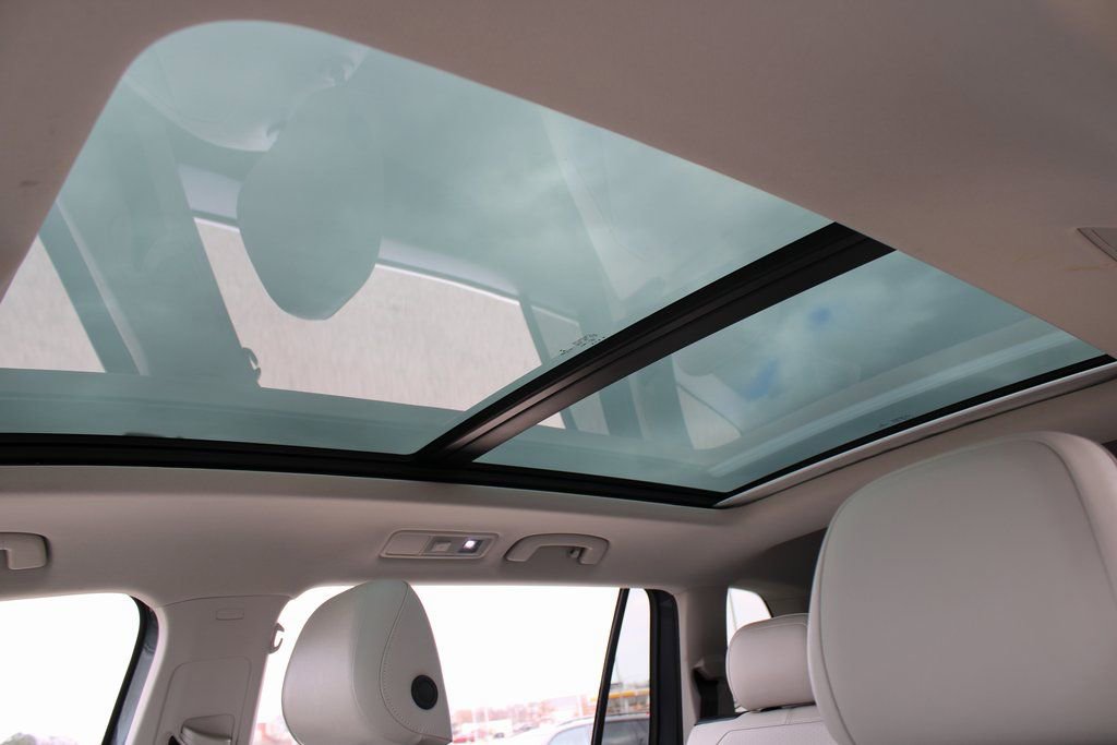 Used 2018 Volkswagen Tiguan SEL image 19