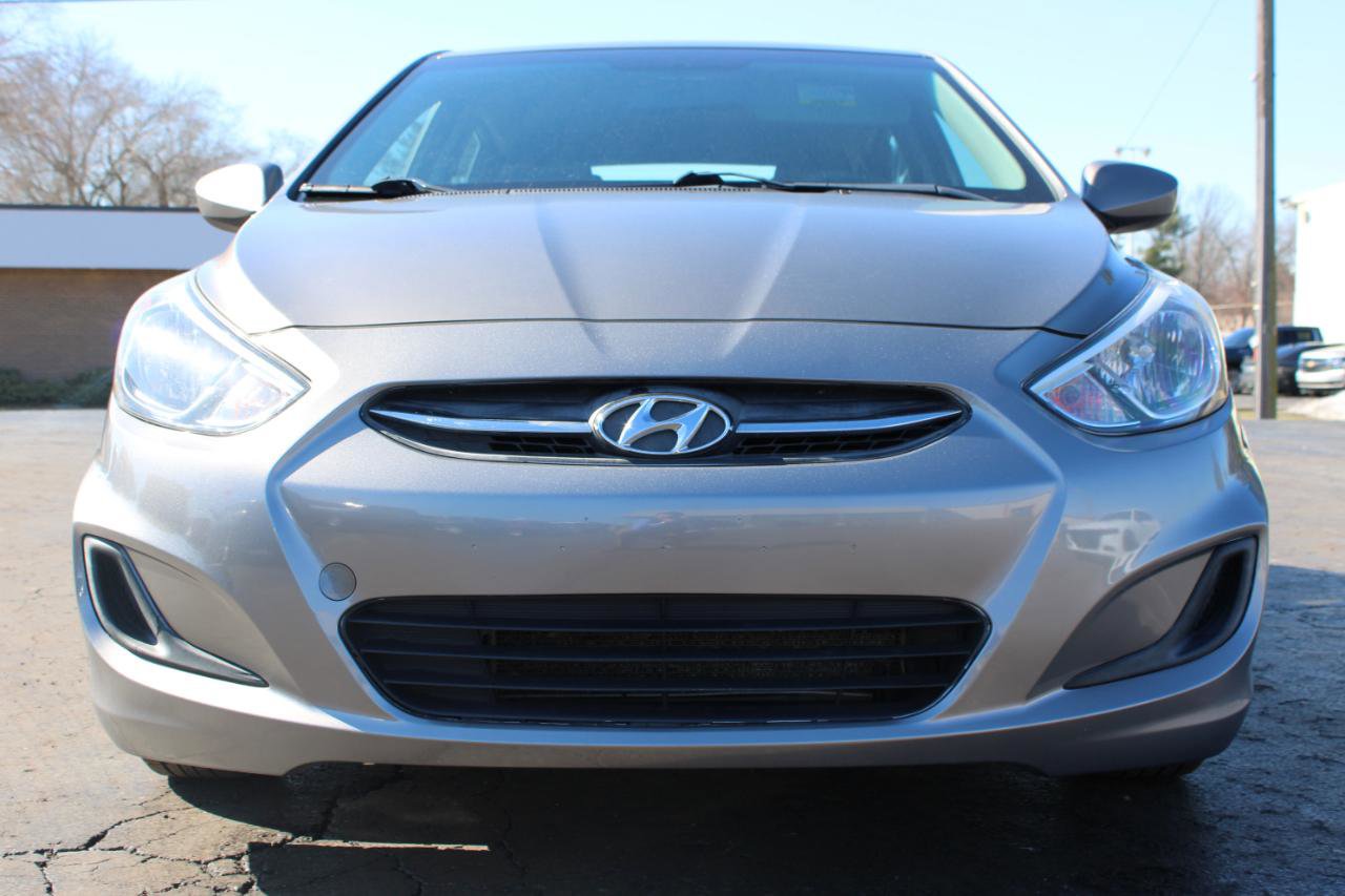 Used 2017 Hyundai Accent SE FWD image 2