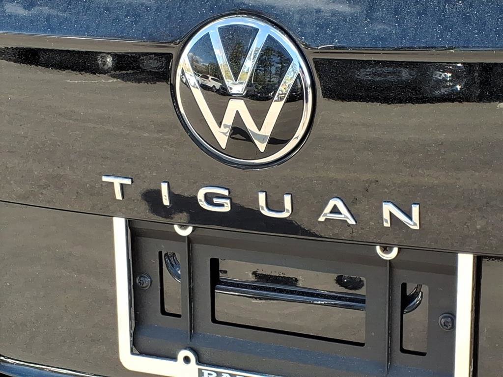 Used 2024 Volkswagen Tiguan SE R-Line FWD image 5