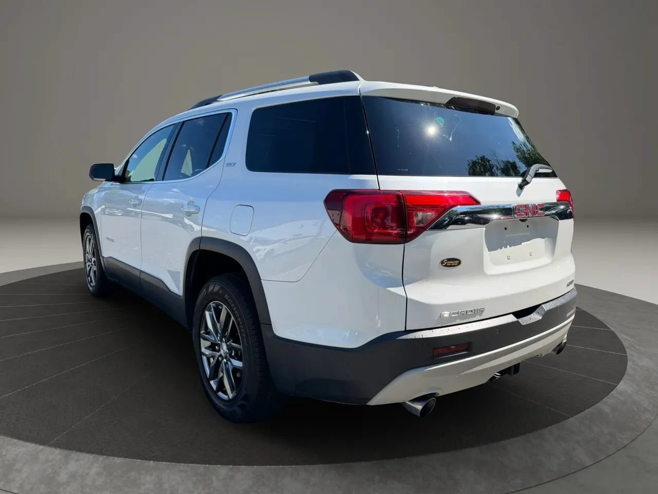Used 2017 GMC Acadia SLT AWD/4WD image 7