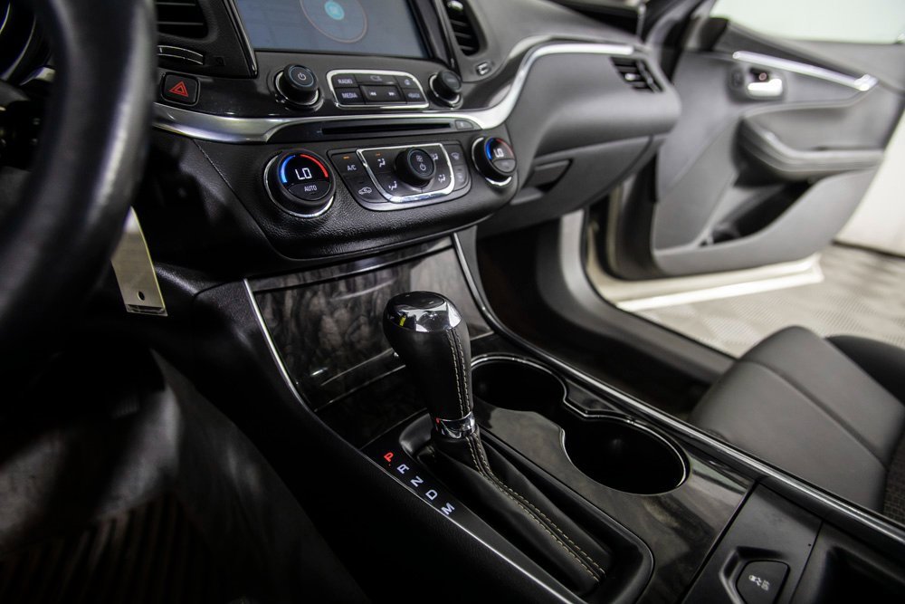 Used 2014 Chevrolet Impala LT w/ Convenience Package image 24