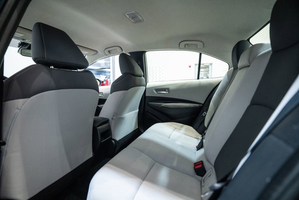 Used 2021 Toyota Corolla LE image 32