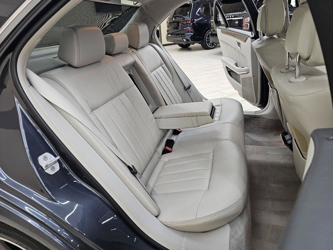 Used 2014 Mercedes-Benz E 550 4MATIC Sedan image 21