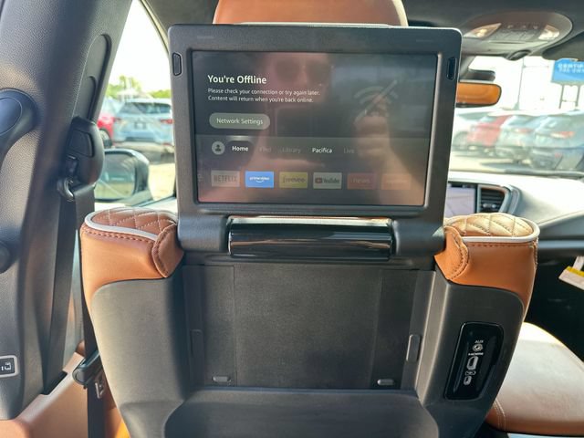 Used 2024 Chrysler Pacifica Pinnacle AWD/4WD image 48