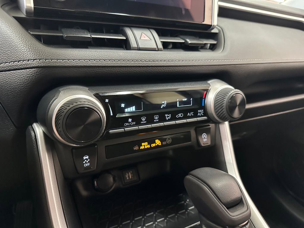 Used 2023 Toyota RAV4 LE AWD/4WD image 26