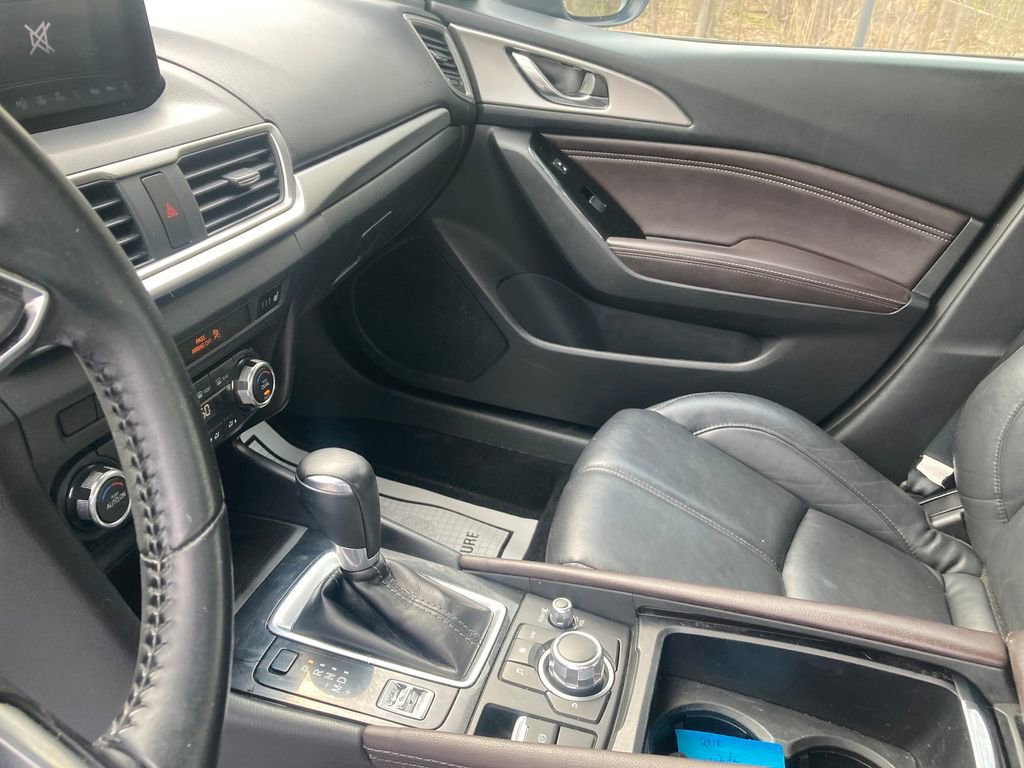 Used 2018 MAZDA MAZDA3 Touring image 15