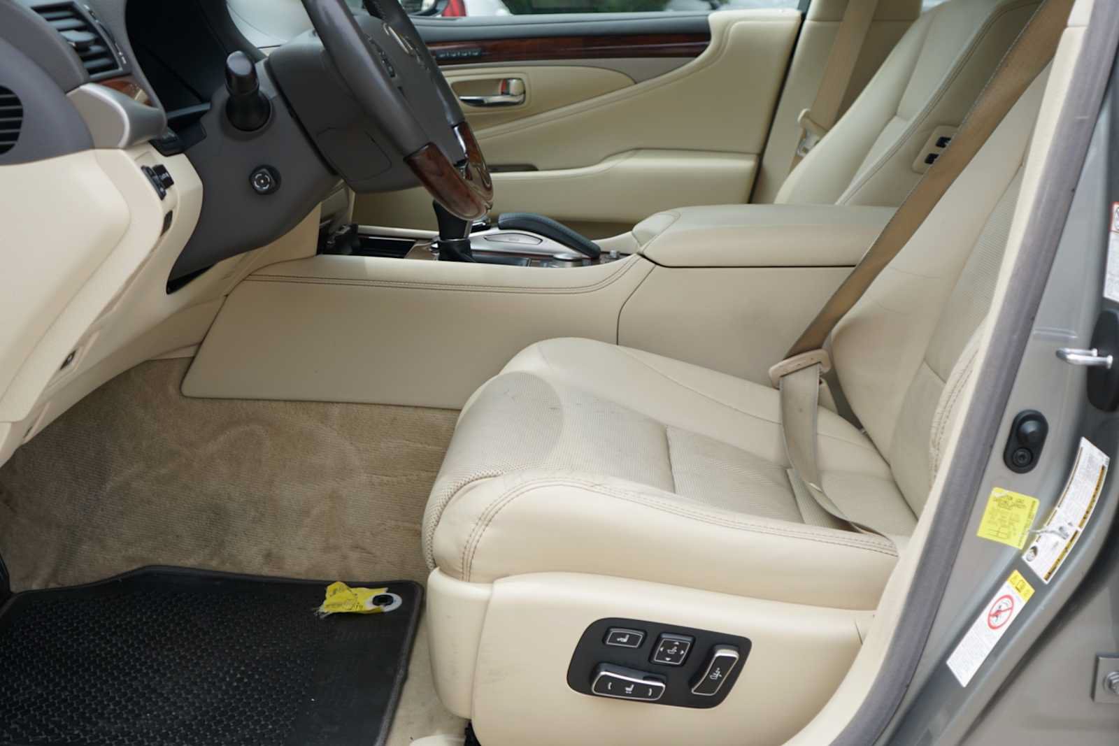 Used 2017 Lexus LS 460 w/ Comfort Package RWD image 8