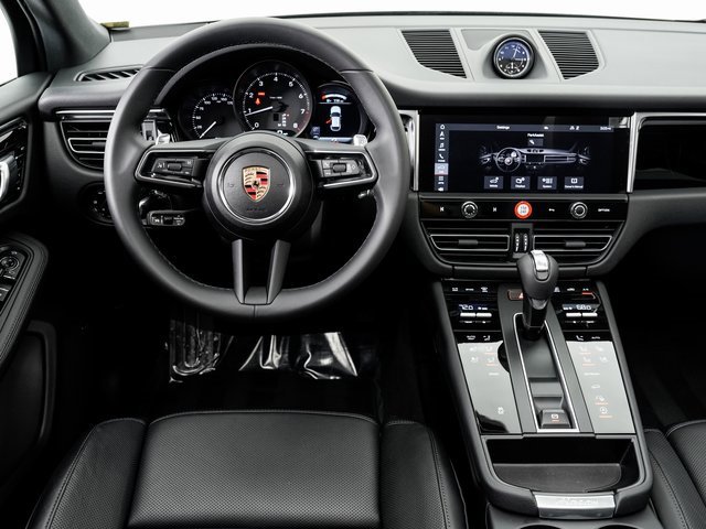 Certified 2025 Porsche Macan image 17